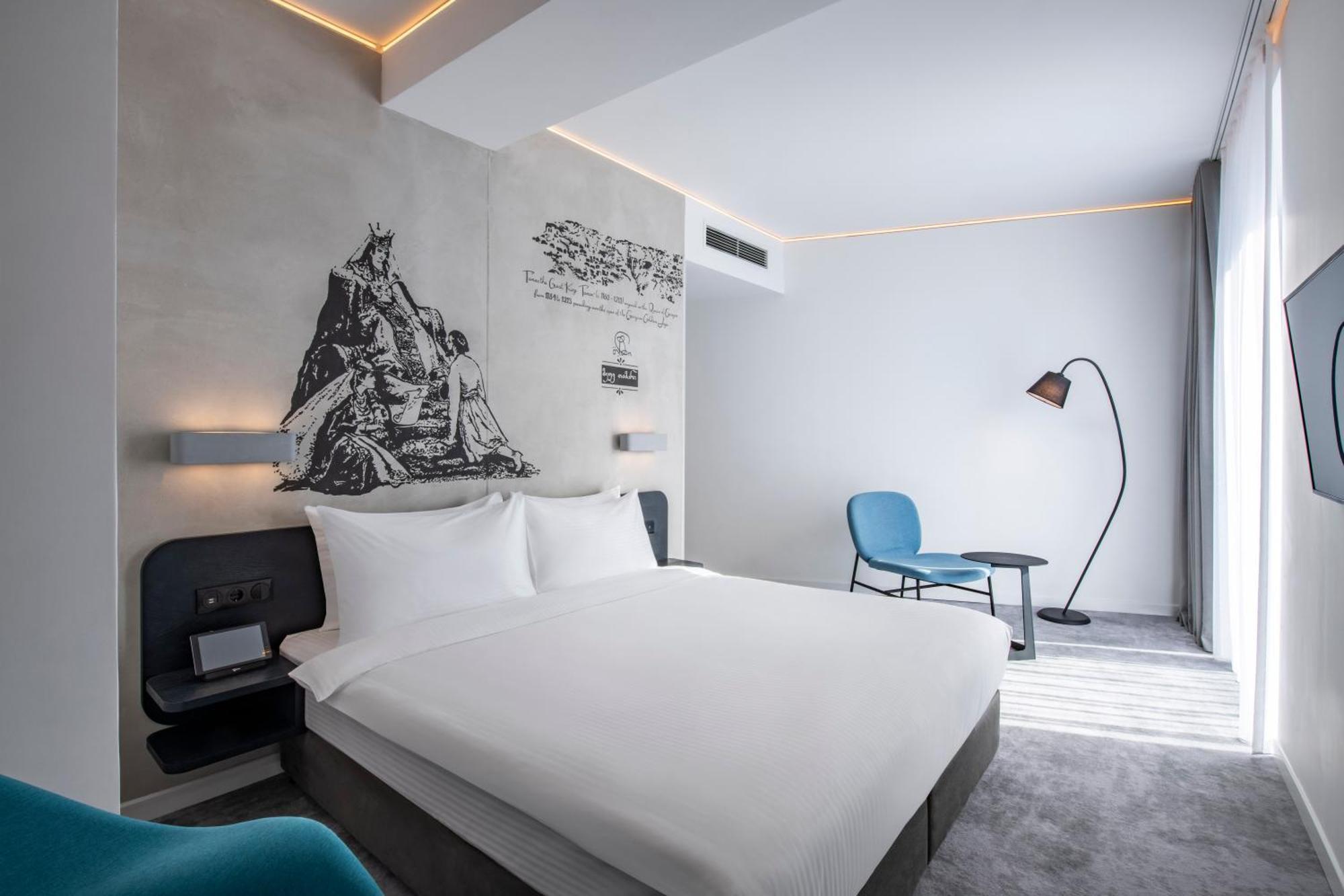 ホテル Golden Tulip Design ティビリシ 部屋 写真